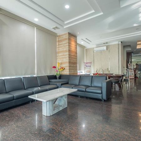 Oyo 1114 Hotel Denpasar Makasar Zewnętrze zdjęcie